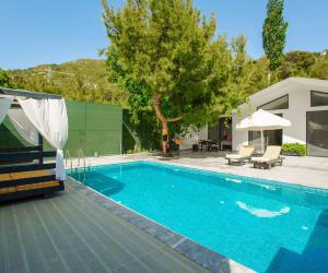Villa Derin İslamlar'da Korunaklı Havuzlu Balayı Villası