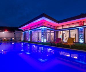 Villa Ay Işığı Kalkan Üzümlü'de Lüks ve Huzurun Buluştuğu Bir Balayı Villası