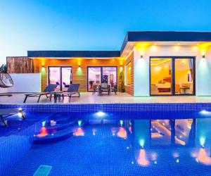Villa Görkem Kalkan Kınık'ta Korunaklı Havuzlu Kiralık Villa