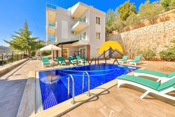 Villa Mevsim Kalkan'da Deniz Manzaralı 12 Kişilik 6 Yatak Odalı Kiralık Villa