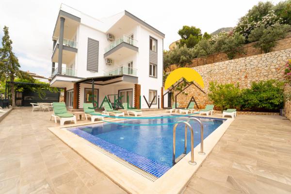 Villa Mevsim Kalkan'da Deniz Manzaralı 12 Kişilik 6 Yatak Odalı Kiralık Villa
